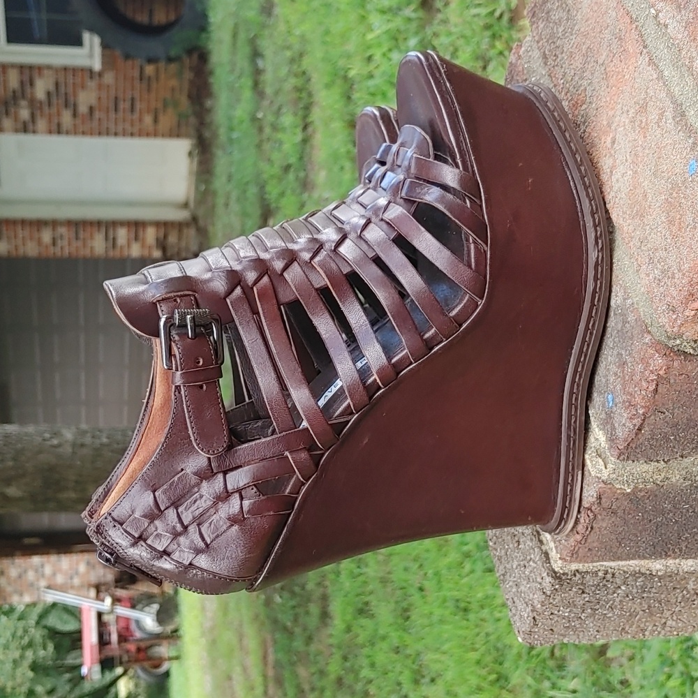Vera Wang Lavender Riley Platform Wedge Sandal Size 6 (2131)